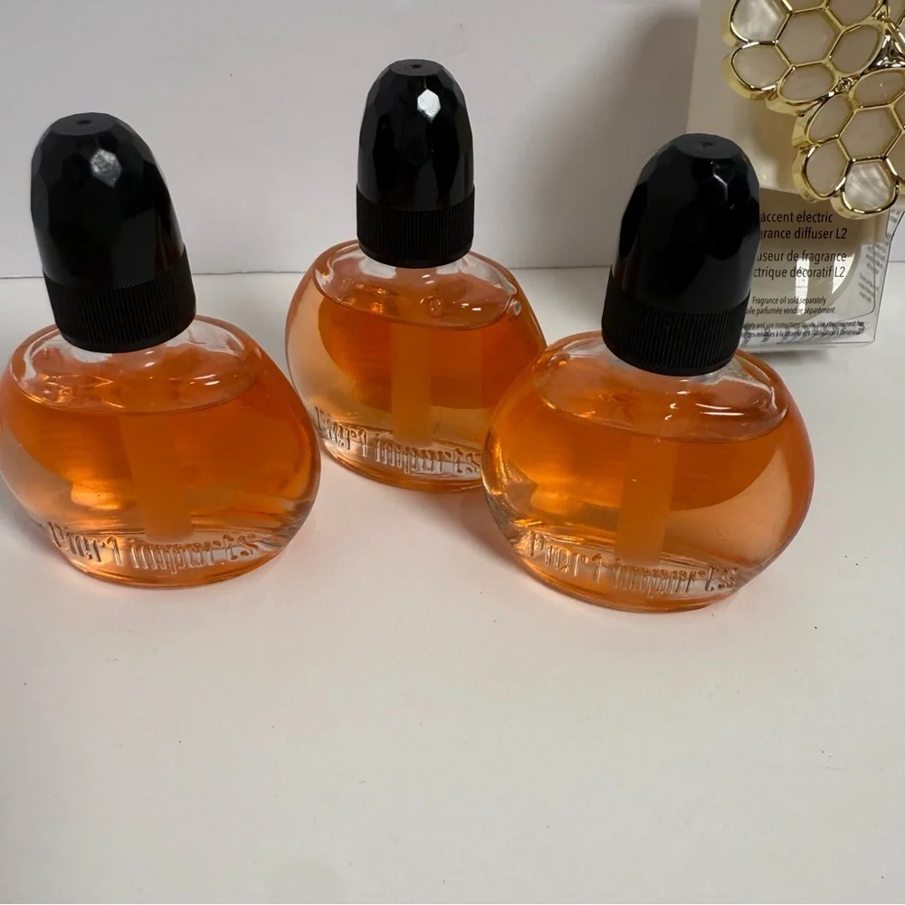 Pier 1 Imports Pink Champagne Oil Lot With Plugin Flower Scent Diffuser NEW
